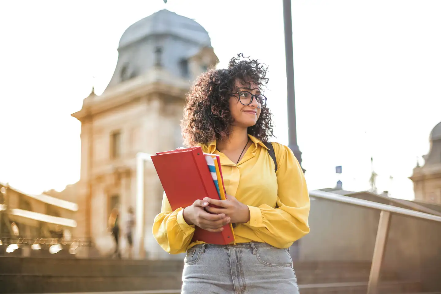 A student consulting with a UK higher education advisor about Student Finance England and university admissions